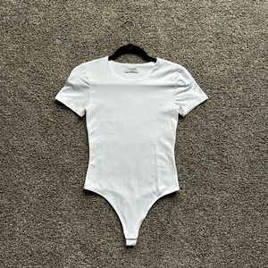 Aritzia Babaton Contour Short Sleeve Bodysuit